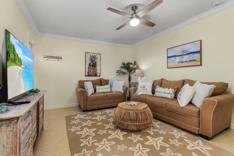Family-oriented condo with patio | Pet-friendly — photo 2