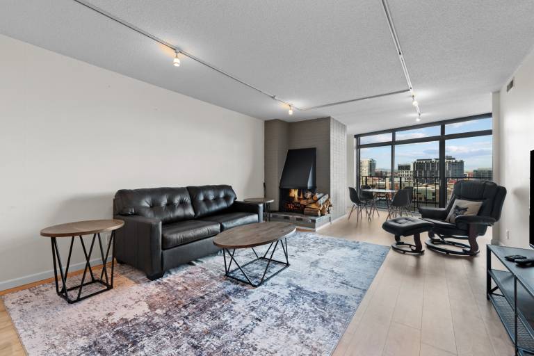 High Rise Condo Downtown Executive 30 Day Rental