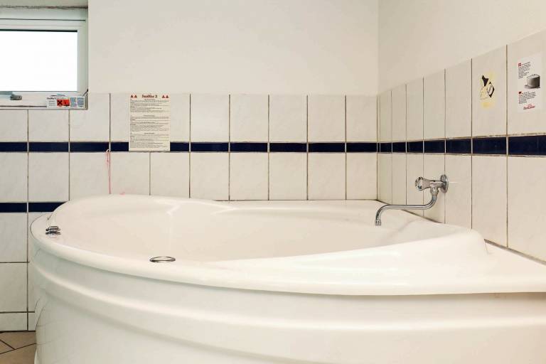 Fully equipped charming house with jacuzzi, sauna & patio | Pet-friendly — photo 3