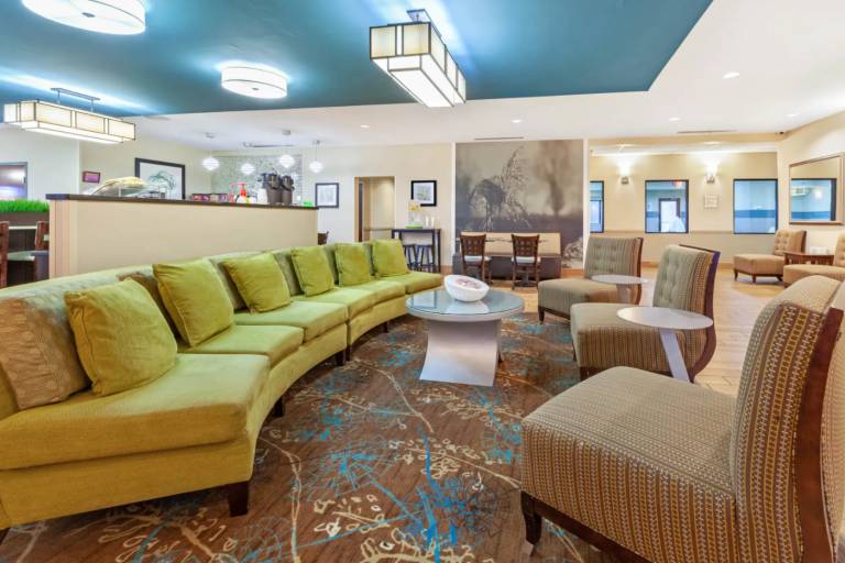 LaQuinta Suites by Wyndham South Bend Notre Dame Area — photo 5