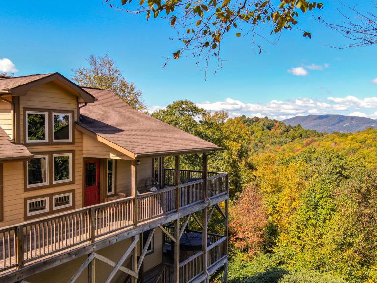 1 Beautiful View - Between Boone & Blowing Rock, hot tub, pool table! in Boone, NC