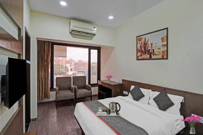 OYO 703823 Hotel Royal Regency