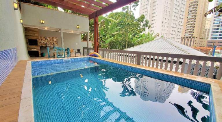 Nice holiday apartment with garden, pool & terrace | Close to the beach | Pet-friendly in Guarujá