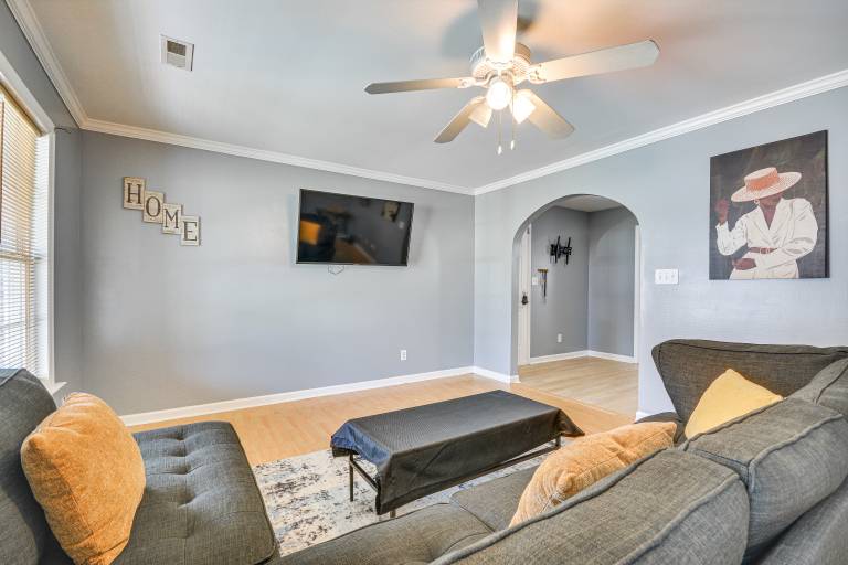 < 4 Mi to Dtwn Greensboro: Renovated Home w/ Yard! — photo 3