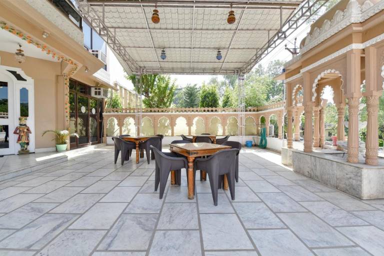 Hotel Empire Palace - Near Fatehsagar Lake — photo 2