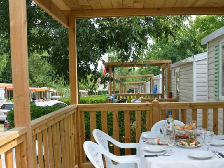 Mobile home with pool & patio — photo 5
