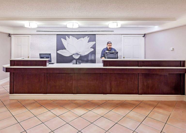 La Quinta Inn by Wyndham San Antonio I-35 N at Toepperwein — photo 4