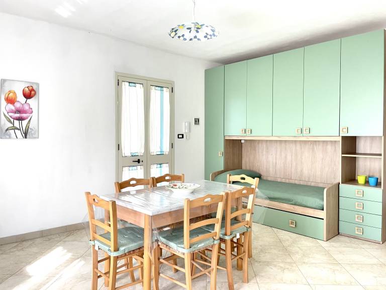 Rental apartment with 2 rooms for 6 persons in Salve