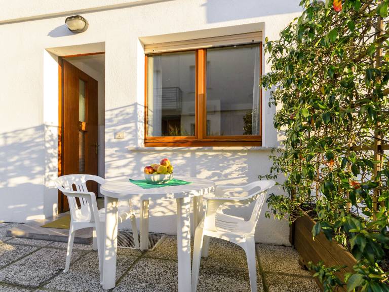 Holiday apartment with garden & terrace — photo 2