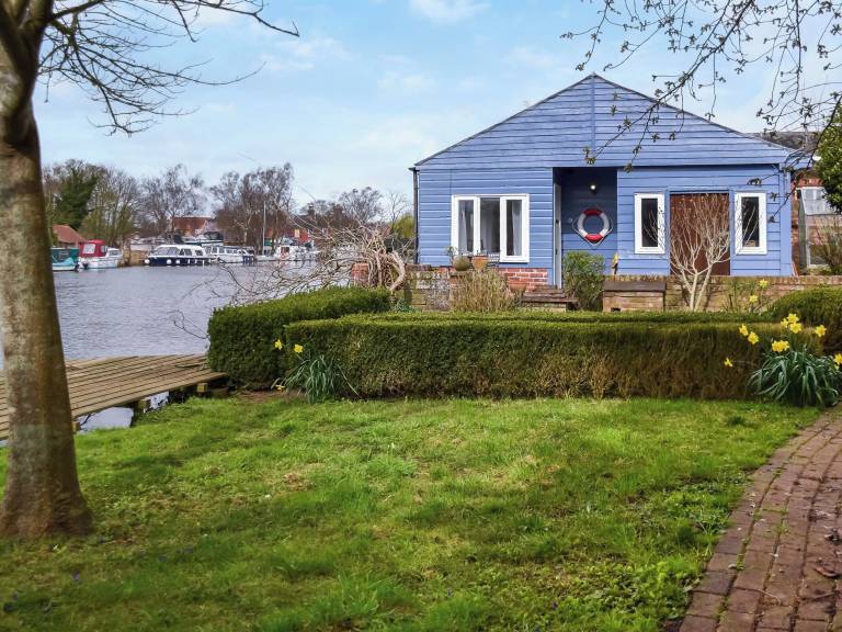 Cottage  Beccles