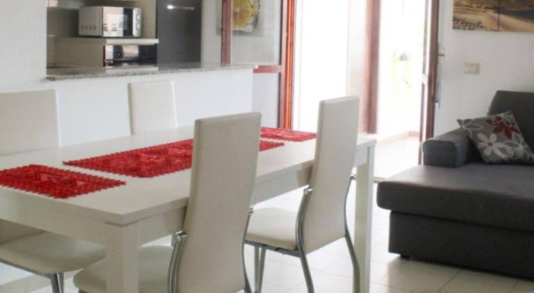 House with 2 rooms for 6 persons in Cabras