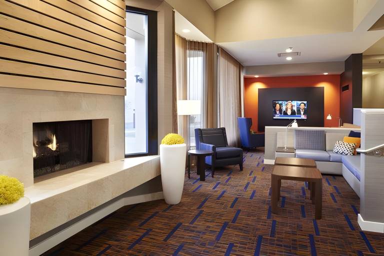 Hilton Garden Inn Addison — photo 2