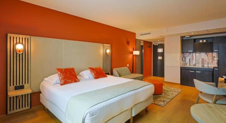 Serviced apartment with patio, jacuzzi & sauna | Pet-friendly — photo 2