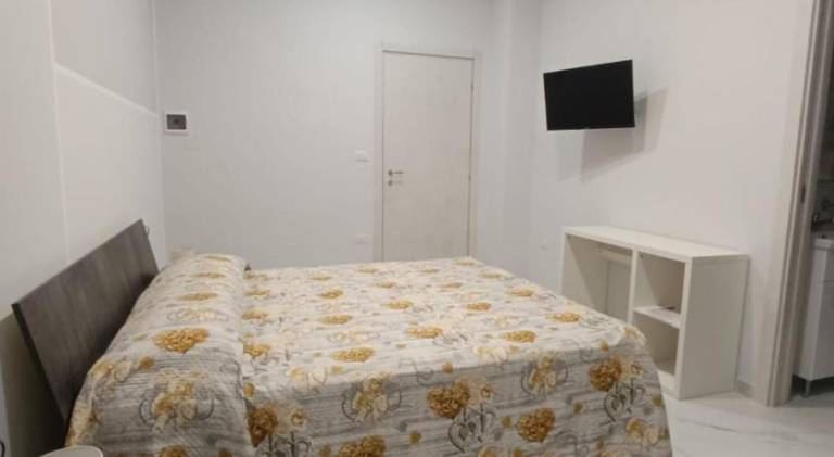 Rental apartment with yard, patio & pool in Caserta