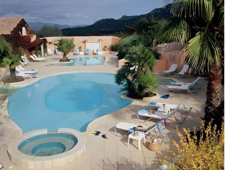 Child-friendly serviced apartment with pool, yard & terrace | Pet-friendly in Porto-Vecchio