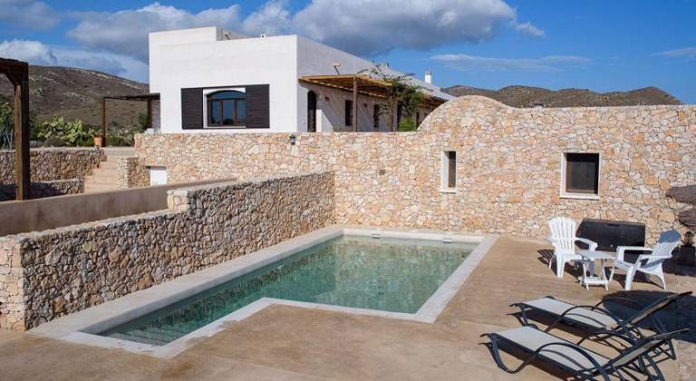 House with terrace, barbeque & pool — photo 5