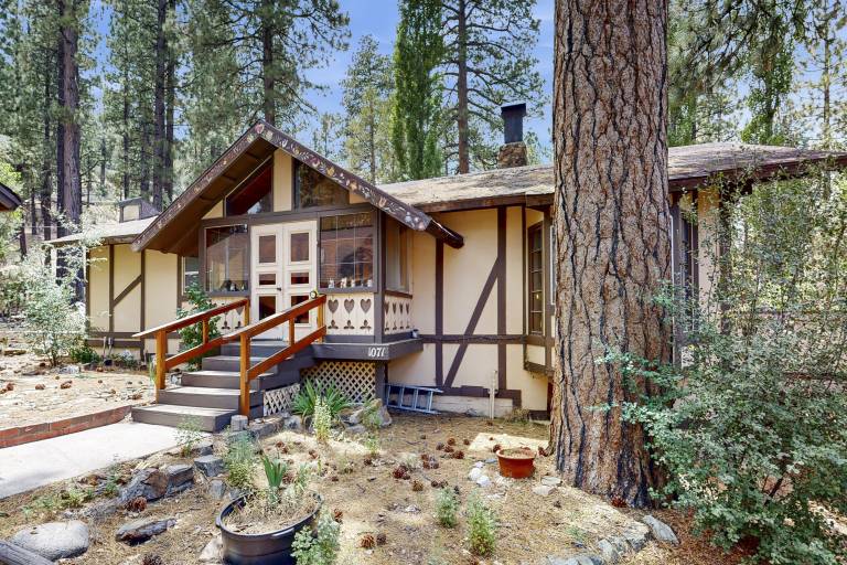 Charming Cottage in Big Bear: 9 Mi to Bear Mtn — photo 2