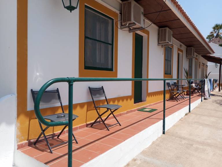 Family-friendly nice private room with pool, barbeque & garden | Garden view | Next to the beach | Good for workation | Pets are welcome in Beja