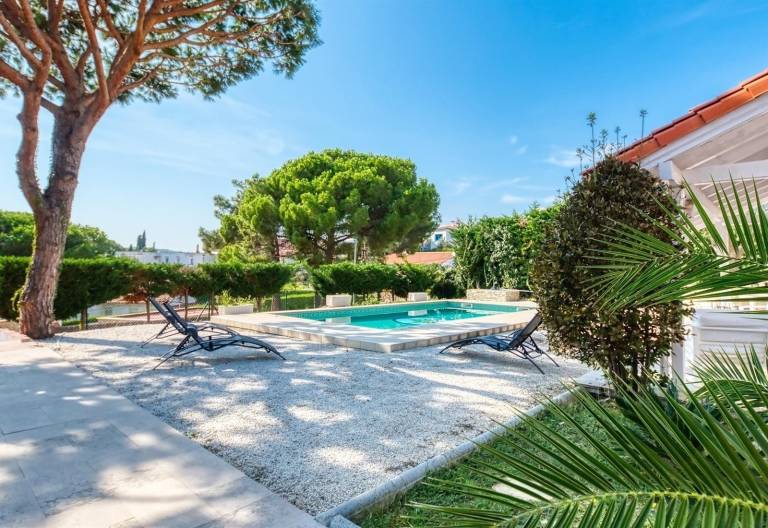 Villa with private pool, BBQ & garden | Garden view — photo 5