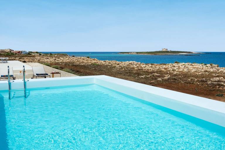Villa with grill, yard & private pool — photo 3