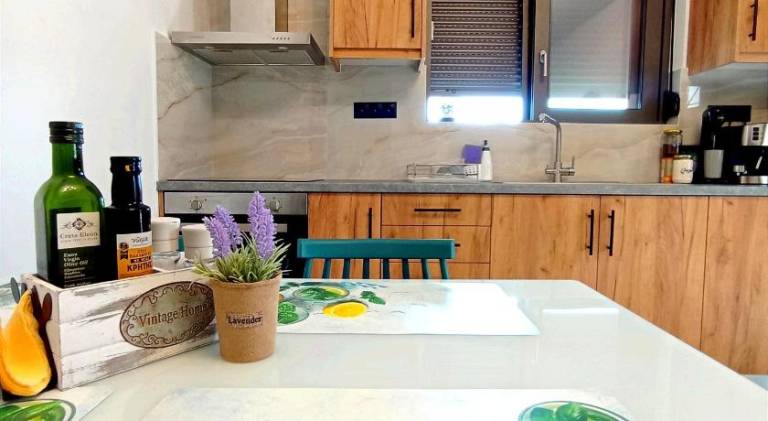 Vacation home with patio & yard in Chania