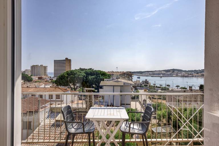 Penthouse with Stunning Sea Views in L’Escala in L'Escala