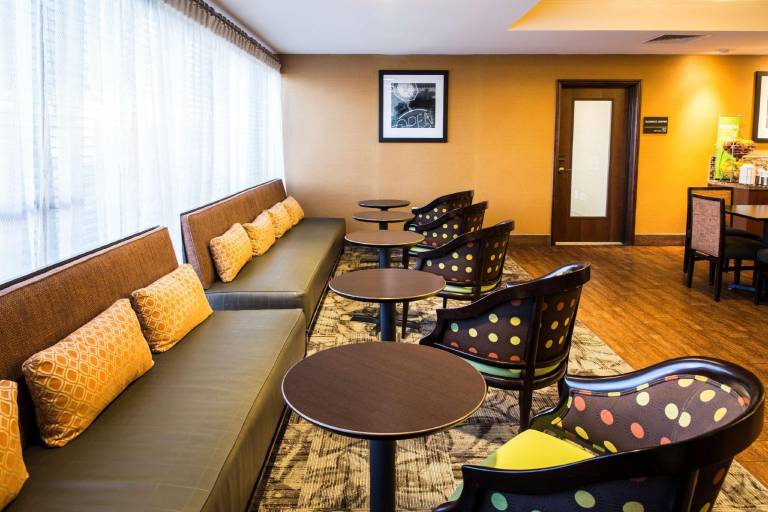 Hampton Inn by Hilton Philadelphia International Airport — photo 5