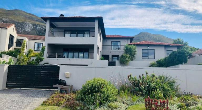 407 m&sup2; Villa