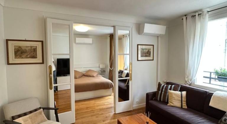 Apartment | Near Arc de Triomphe | Pets allowed in Clichy