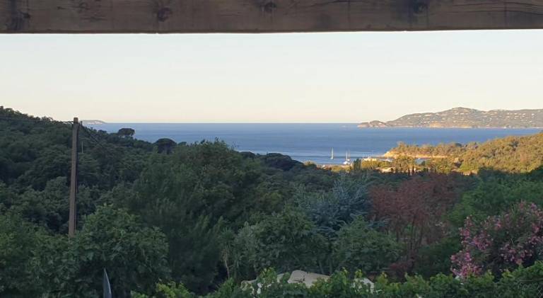 Holiday apartment with jacuzzi, terrace & garden in Le Lavandou