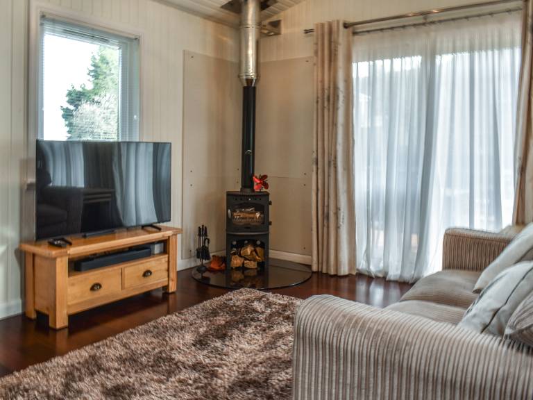 Family-oriented charming cottage with garden | River view | Pets are welcome — photo 2