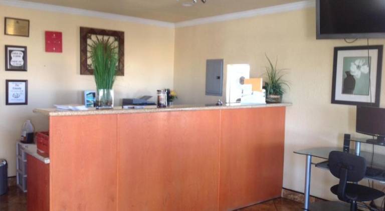 Americas Best Value Inn Hanford — photo 4