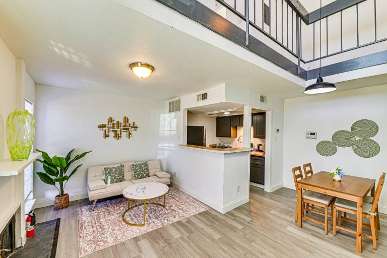 Loft Style Condo in Vickery Midtown 3 Mi to SMU