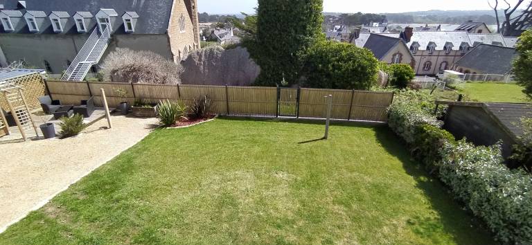 Villa with barbeque & yard | Beach view — photo 5
