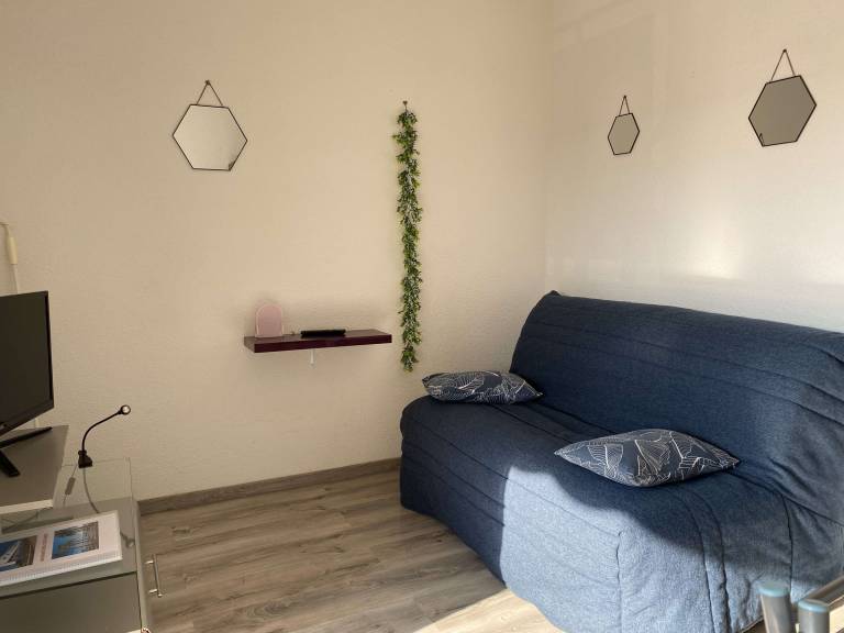 Cozy T1 Apartment with WiFi, AC, and Balcony - Near Thermal Baths and Shops — photo 3