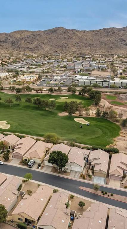 Hus Raven At South Mountain