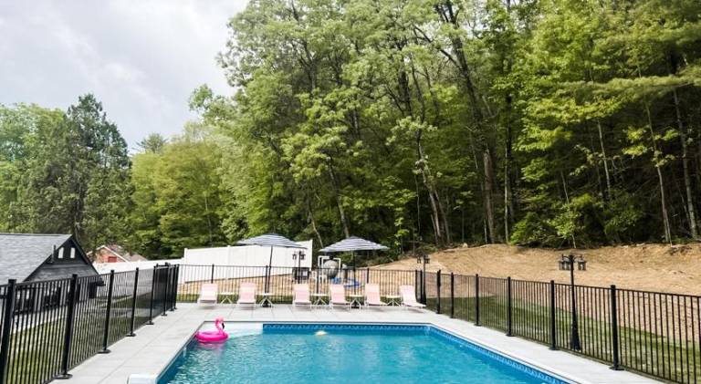 House with jacuzzi & pool — photo 3