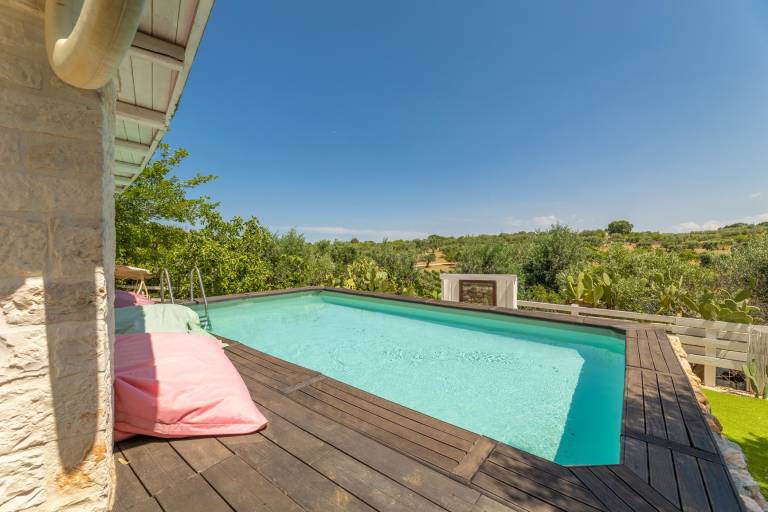 Apartment with private pool, BBQ & terrace — photo 3