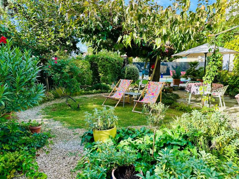 Pleasant house with yard, pool & fast internet | Garden view | Perfect for remote work | Pets are welcome — photo 4