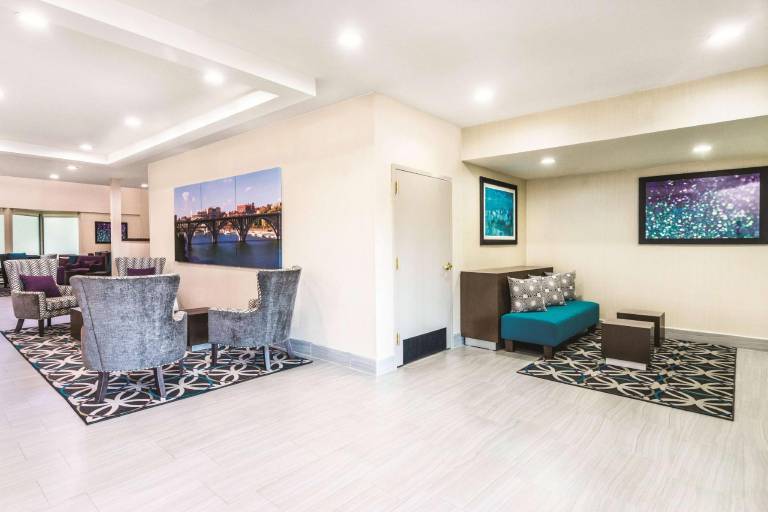 La Quinta Inn & Suites by Wyndham Loudon — photo 5
