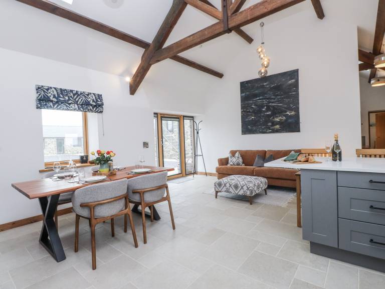 Family-friendly cottage with jacuzzi, garden & sauna | Beach view | Pet-friendly in Holyhead