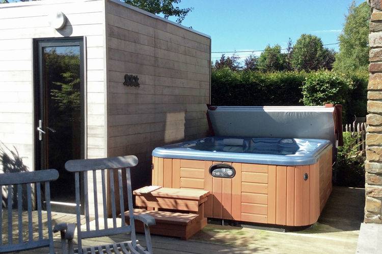 Vacation home with terrace, yard & hot tub — photo 2
