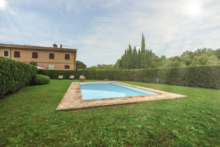 Villa with yard, grill & private pool — photo 5