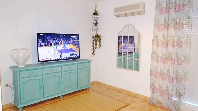 Rental apartment with terrace, pool & garden — photo 3