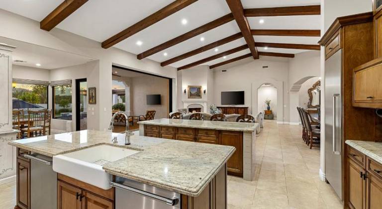 Lovely vacation home with hot tub & pool | Pet-friendly — photo 3