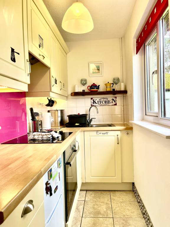 SaltWater Cornish Seaside Holidays. 2 bedrooms, sleeps 4 people. Located between Penzance & St Ives — photo 3