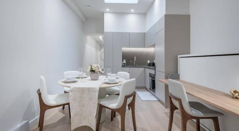 Downtown Core - Ultra Modern 1 Bedroom Apartment — photo 4
