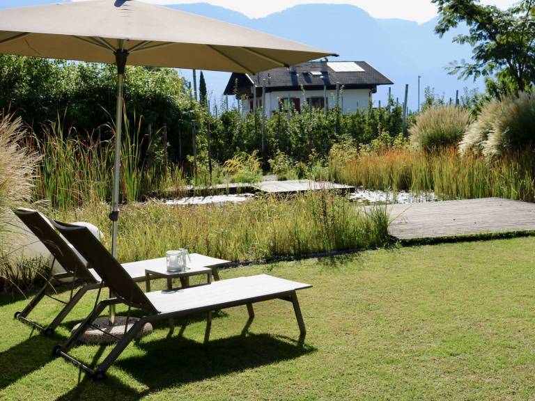 Fully equipped charming rental apartment with pool, yard & BBQ | Pets allowed — photo 2