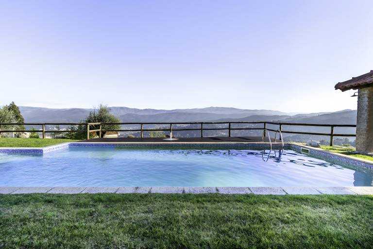 Fully equipped charming house with garden, private pool & patio | Garden view | Pet-friendly in Braga