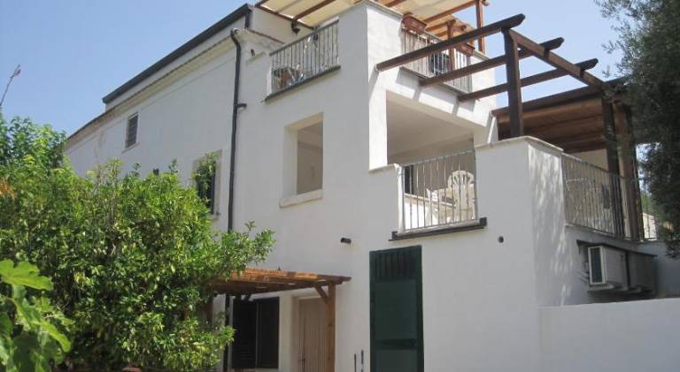 Apartment with garden, terrace & barbeque — photo 4